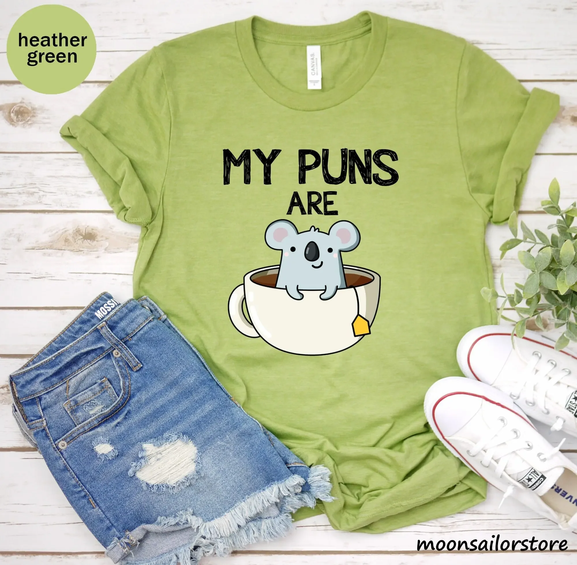 Coffee Tea Knits - Maglietta con scritta 'My Puns Are