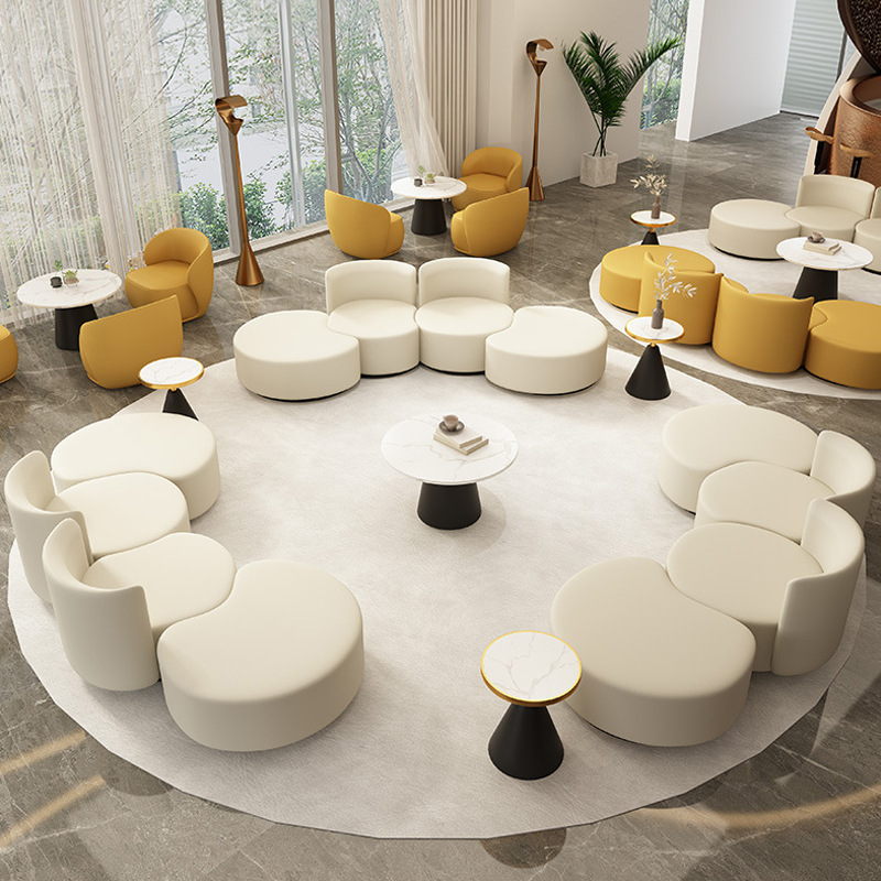 Divano e tavolo per area loung - Coffee Tea Lounge recensione e prezzo